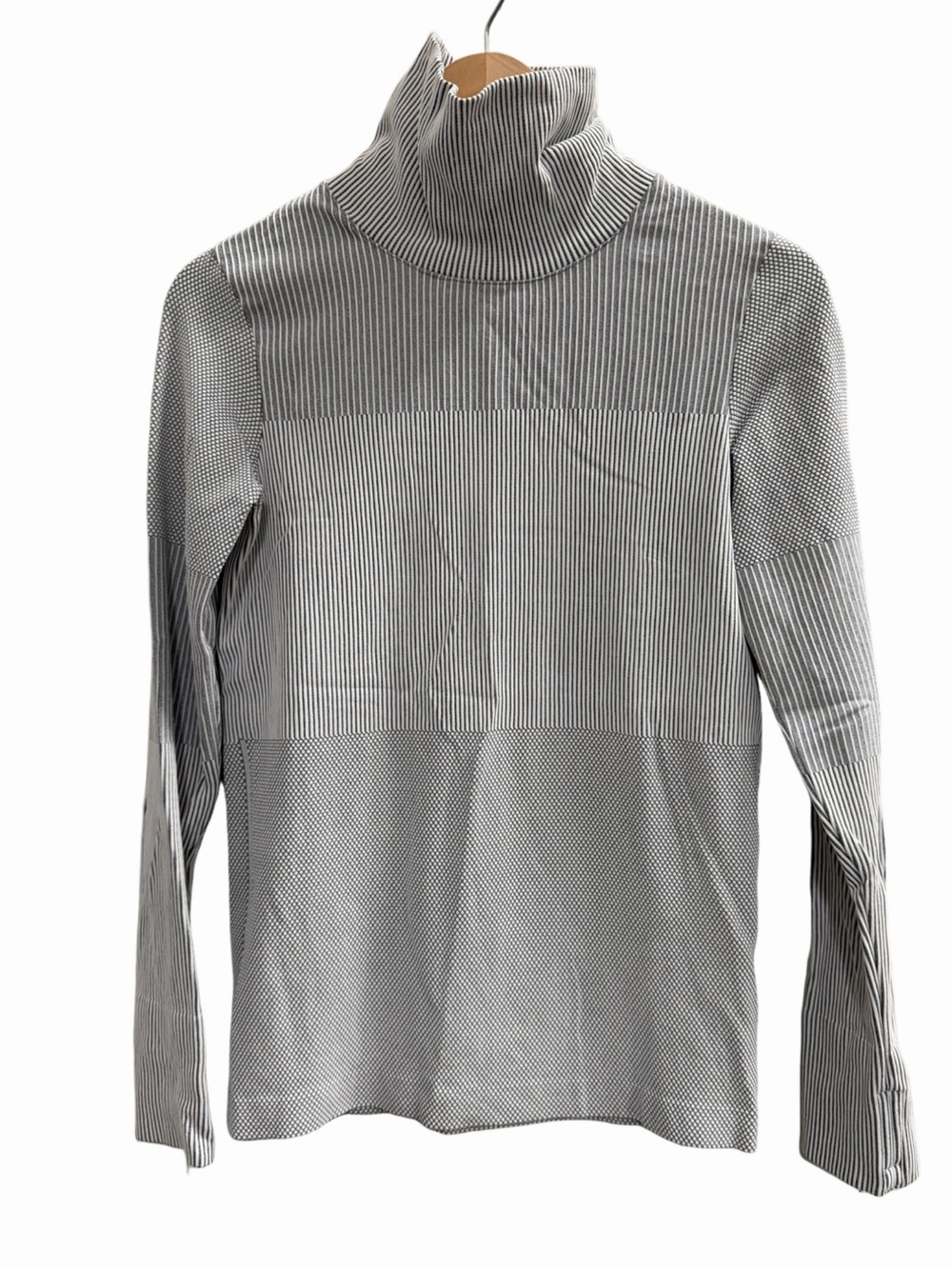 Athleta Flurry Base Layer Turtleneck Long Sleeve Shirt Size Medium